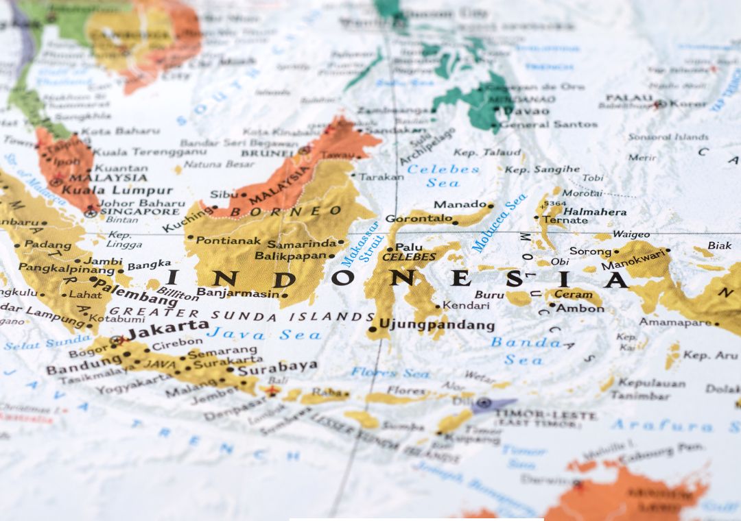 Secara geografis, negara-negara di kawasan Asia Tenggara memiliki karakteristik berbeda. Berilah tanda centang pada 3 ciri geografis negara Indonesia!